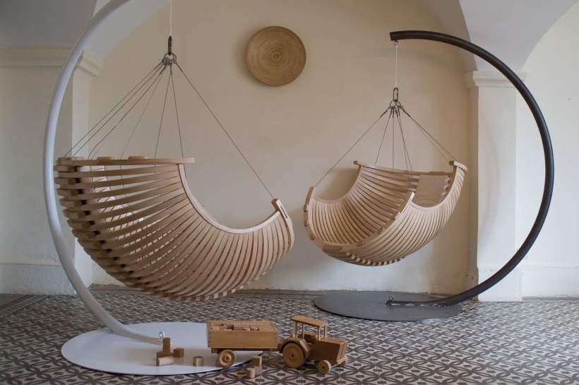 Beautiful but impossible to sit in suspended chair by Concept Suspendu – William Lelasseux