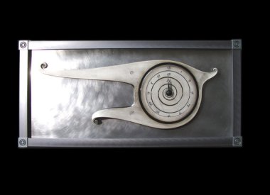 I love the lines on this wall clock by MantaWave