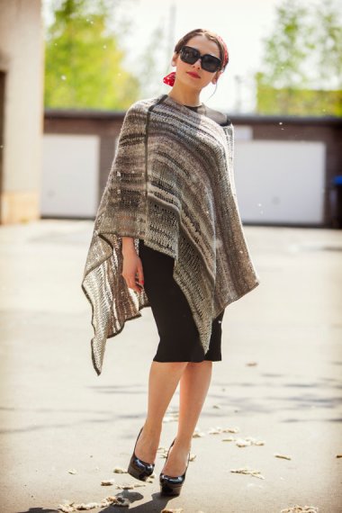 I would wear the hell out of this wonderful striped poncho by BonniesCinematheque, and I'd style it exactly like this!