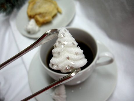 Gorgeous Christmas-tree-shaped sugar cubes by WishingWellArt