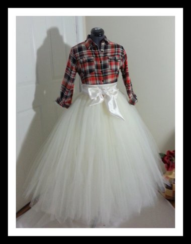 I knew I'd have fun looking for bridesmaid's dresses, but I never expected THIS much fun! By JoanneHandmade