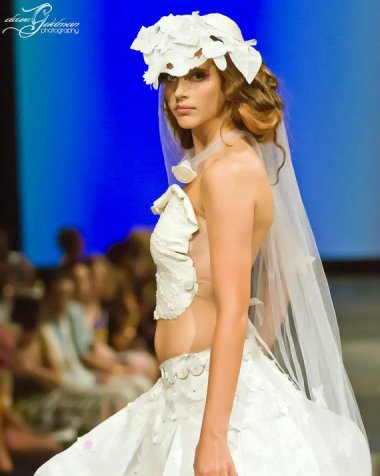 I get that weddings are expensive, but $5K for a paper dress? A PAPER DRESS? Oh, and it only comes in sizes 0-4. Why is that? Did they close the Staples by designer Artesa's house?