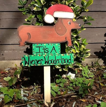 More atrocious lawn "decor." By LazyHoundWorkshop