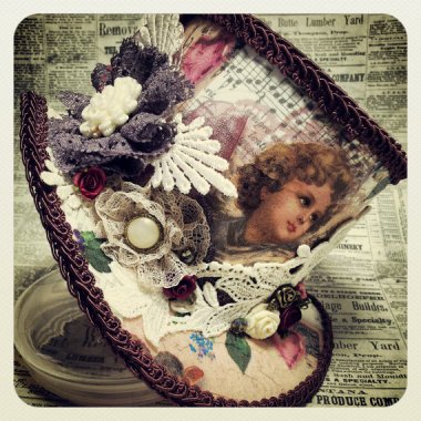 To quote Tim Gunn (again), that's a lot of look. Not entirely unattractive but very busy little hat by Discombobulous