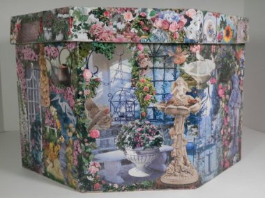 And here's an even busier hat box to keep your crazy hat dust-free. By 2Lewa, who hasn't yet learned when to stop decoupaging