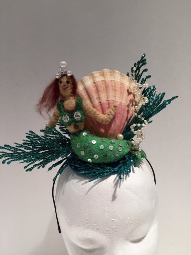 What's better than an ugly doll? An ugly doll ON YOUR HEAD! By Doramarra who definitely lets her freak flag fly