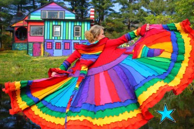 This is meant as an illustration only. Please, for heavens sake, dont buy it. By KatWise, who may have also knitted her house