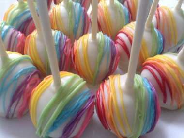 Cake pops by PartyTimeChocolates