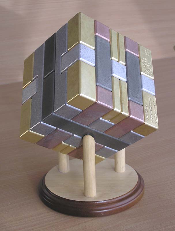 Symmetry I (20-piece puzzle) ©GarE Maxton