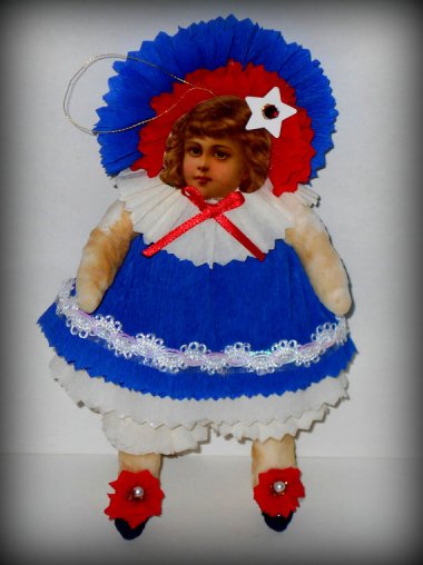 I think it's the jaunty star on her hat that give this doll its patriotic feel. That and the felted baguette arm stumps. By TinyBirdsTreasure