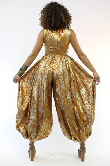 This thing is kind of awesome, as long as you don't object to being mistaken for a sofa. By CrushVintageCandy