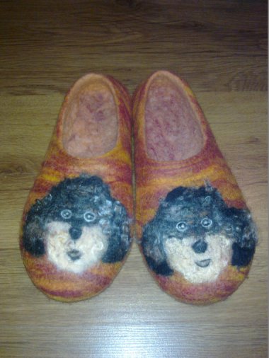 And while we're on the subject of derpy, here are some very masculine felted slippers FOR MEN. By FaithFeltArt