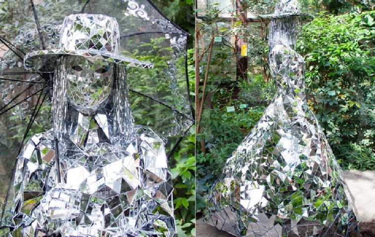 On the other hand, this mirrored costume is worth $3K! By EtereShop