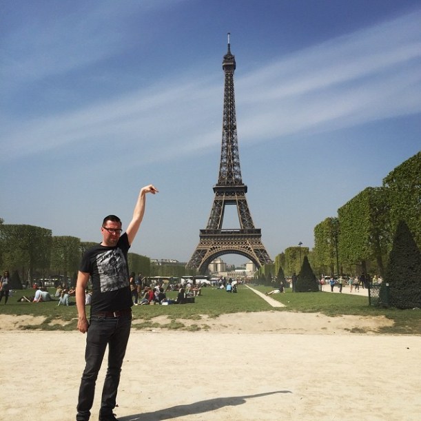 "Can someone Photoshop the Eifeltower under my finger?"