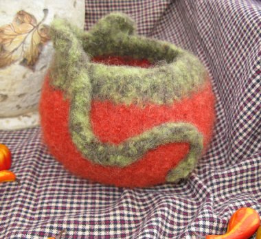 The face that this felted bowl is made for potpourri is a real time saver. This way, you can throw them both out all at once! By TuppersPerch