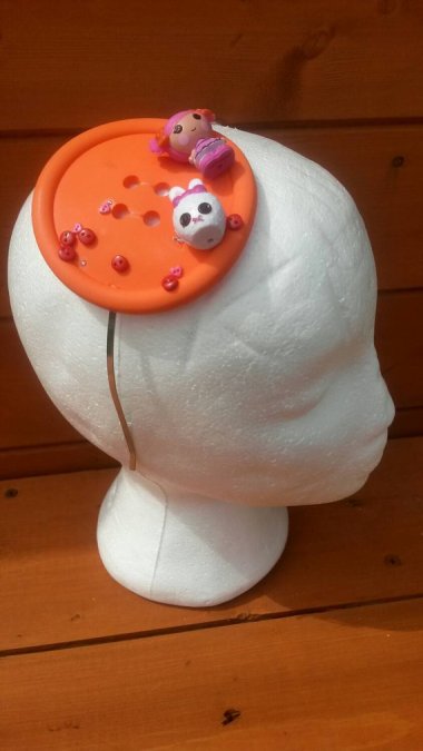 On the other hand, this alleged Gaga fascinator missed the mark by miles. By LeaLeaMer