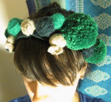 Score! It isn't often you find an aquatic-themed headdress that's both lumpy AND itchy. And great news! It doubles as a neckpiece! By SquidDivision