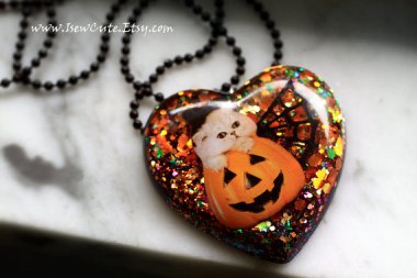 Pumpkin statement necklace so terrible it's almost awesome. ByISewCute