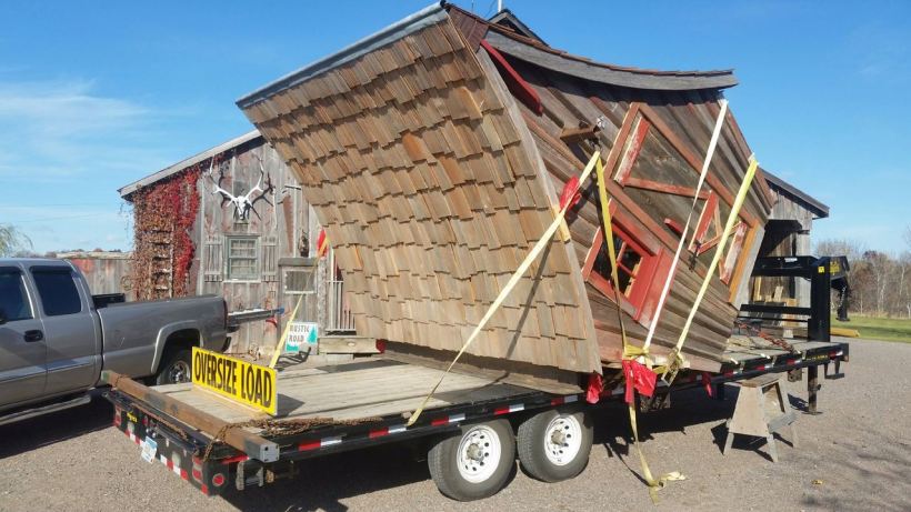 Dan Pauly (This is how he transports his structures to their final locations. That must be fun to drive behind!)