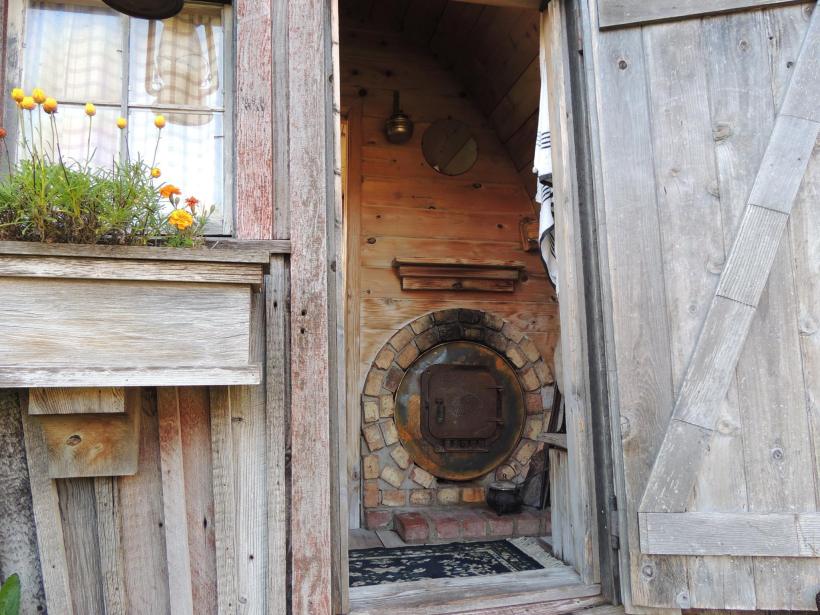 Dan Pauly (How adorable is that stove?)