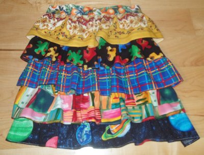 Is this hostess apron ugly? Sure. But you have to admire its commitment to the bit. By WearsAndWares