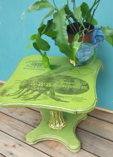 While it's not my favorite color, this would be amazing in the right grey-and-white room. By FilthyRichDesigns