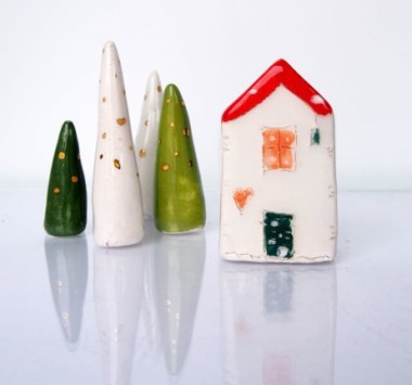 Man, am I ever a sucker for tiny things! Mini house by VitezArtGlassDesign