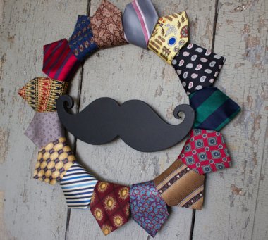 If you must have a wreath (and really, must you?), here's the one to have. By primsandproper