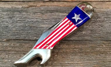 Oh, so cute vintage pocket knife. By Downthepipelines