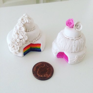 How cute is this? Bunberries will make a miniature keepsake of your wedding cake!