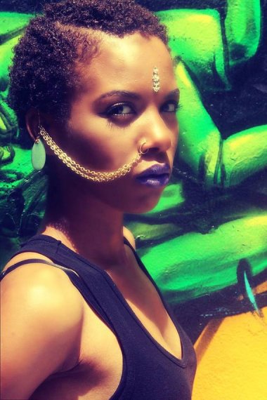 If I were to attempt this, I would just look like I'd had a jewelry mishap. However, on her, it's gorgeous! By ExoticNoseChains