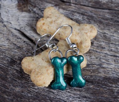 Seller: 3happiedogs Charity: Ruff Love Rescue, et al.