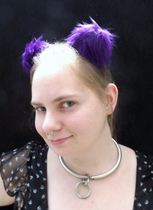 This is your big chance! Today, I'm incorporating a new Etsomnia feature; the reader caption contest! Write your captions in the comments.