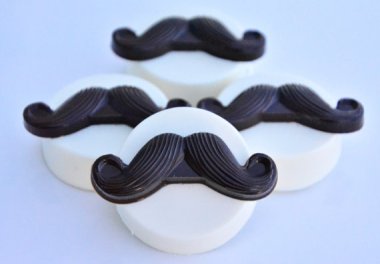 Mustache-covered Oreos aren't something I ever thought I'd want, but I'm sorely tempted! By ChocolatesUnlimited