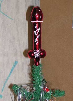 I guess if this is your tree topper, the ornaments should look like this.