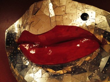 No idea what to get your date for Valentine's day? How about a 4-foot pair of lips?