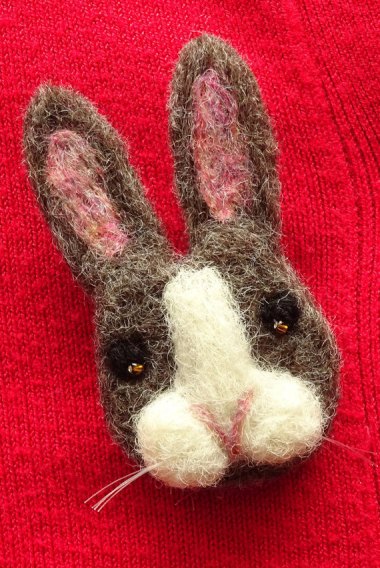 Please tell me I’m not the only one who see it.